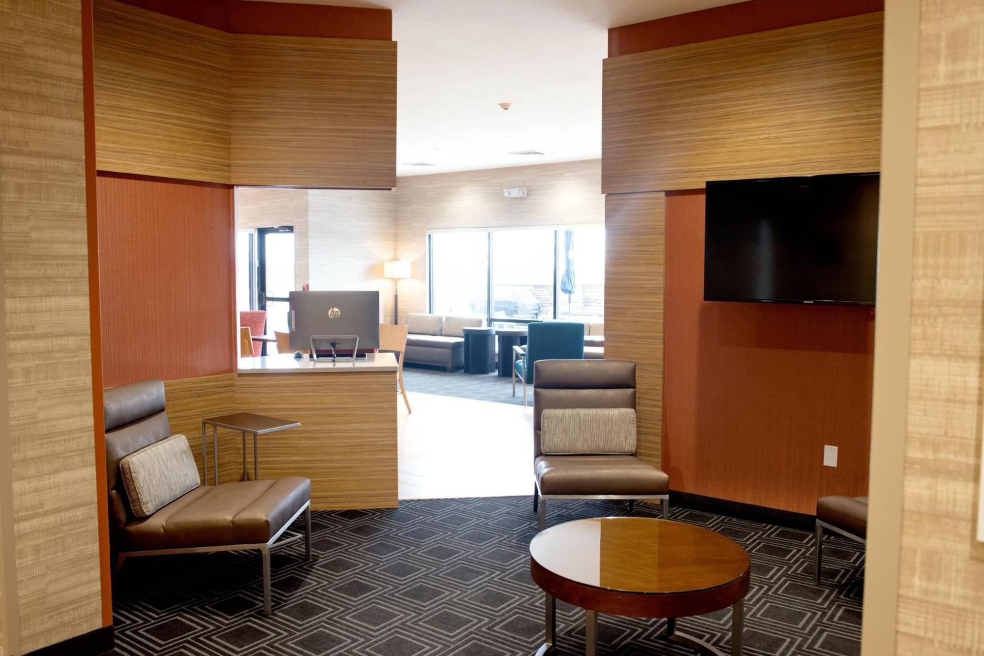 Towneplace Suites By Marriott Ames Exteriör bild
