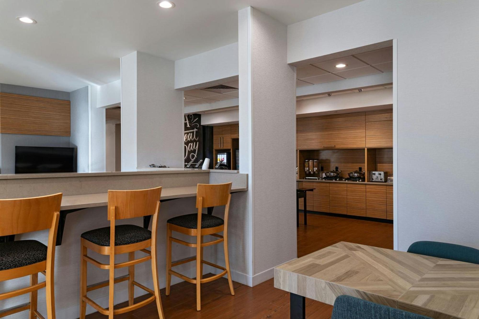Towneplace Suites By Marriott Ames Exteriör bild