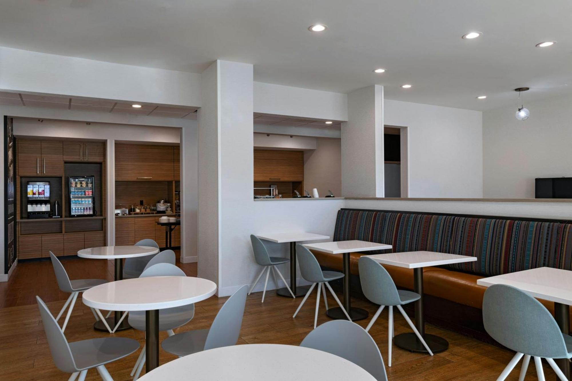 Towneplace Suites By Marriott Ames Exteriör bild