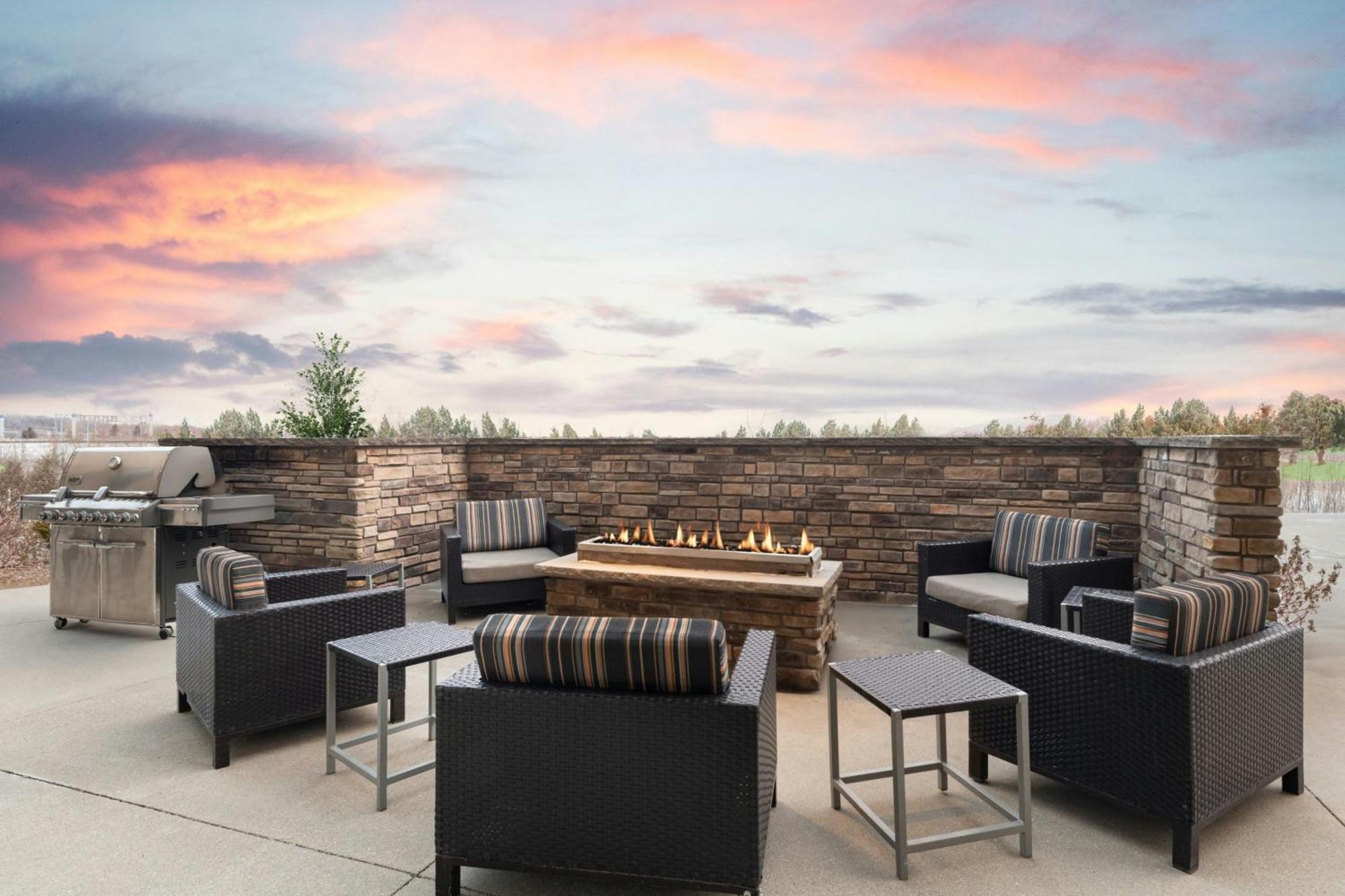 Towneplace Suites By Marriott Ames Exteriör bild