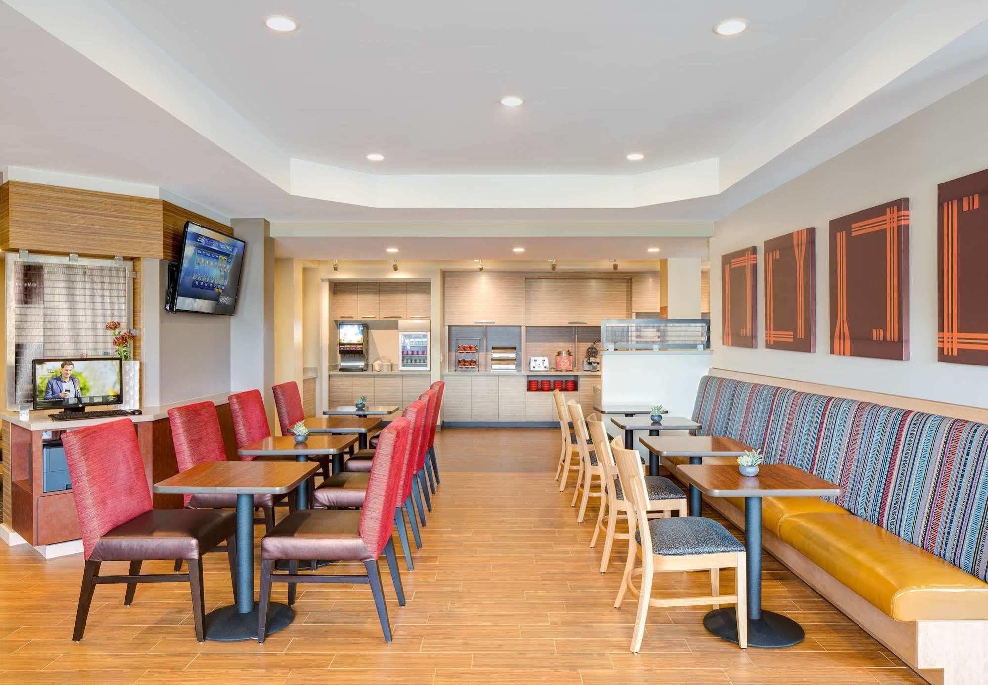 Towneplace Suites By Marriott Ames Exteriör bild